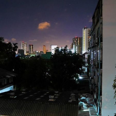 Phresh Hostel Bangkok Exterior photo