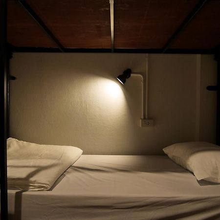 Phresh Hostel Bangkok Exterior photo