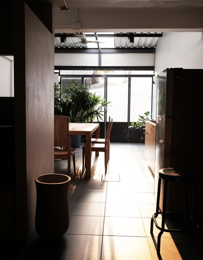 Phresh Hostel Bangkok Exterior photo