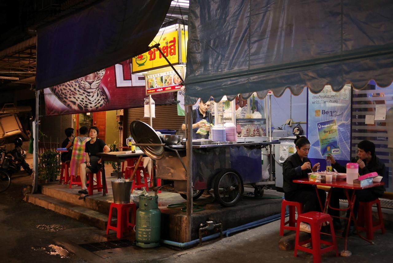 Phresh Hostel Bangkok Exterior photo
